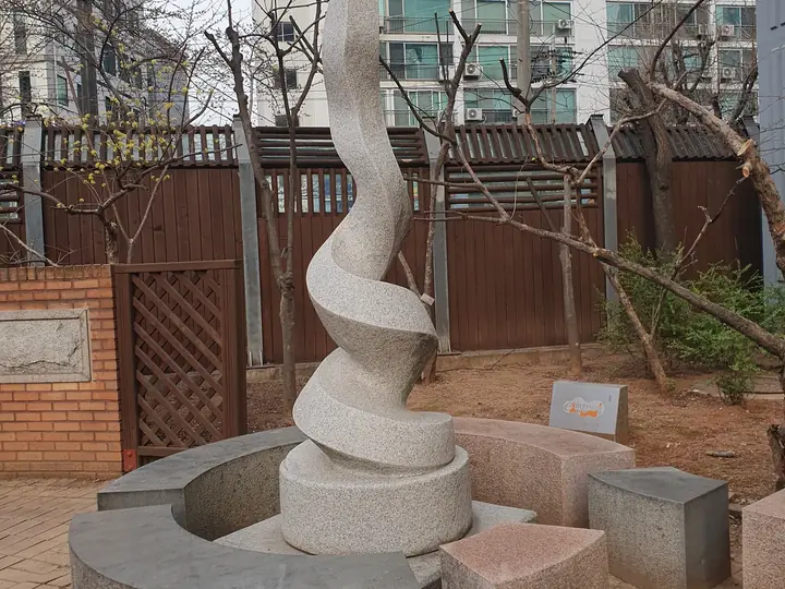 나선형 석조 조형물