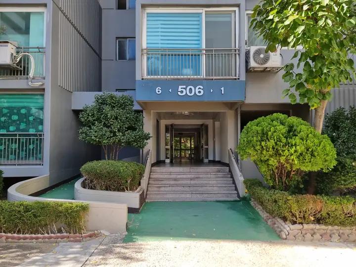 506동 출입구