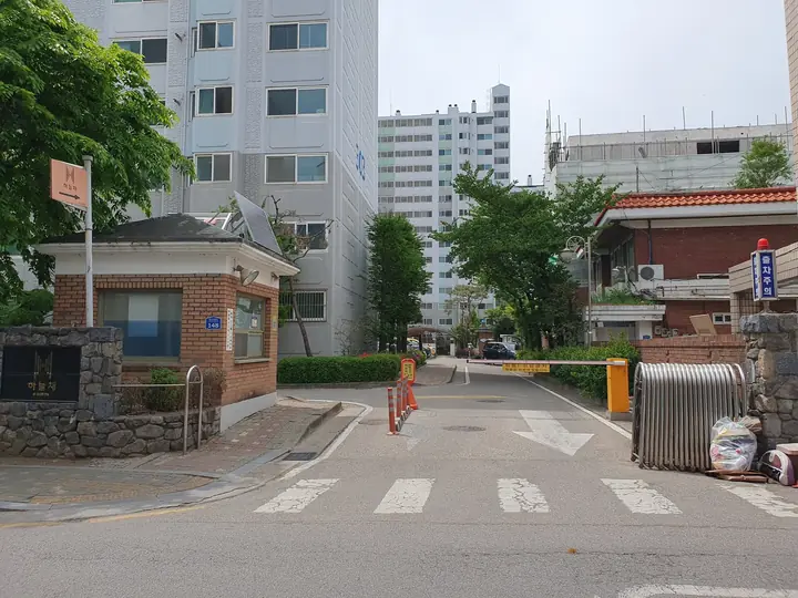 차단기가 선 다른 출입구