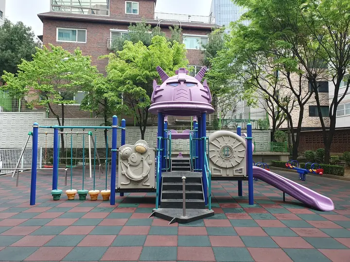 보라색 지붕 놀이대