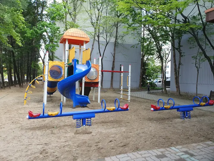나선 미끄럼틀 놀이대