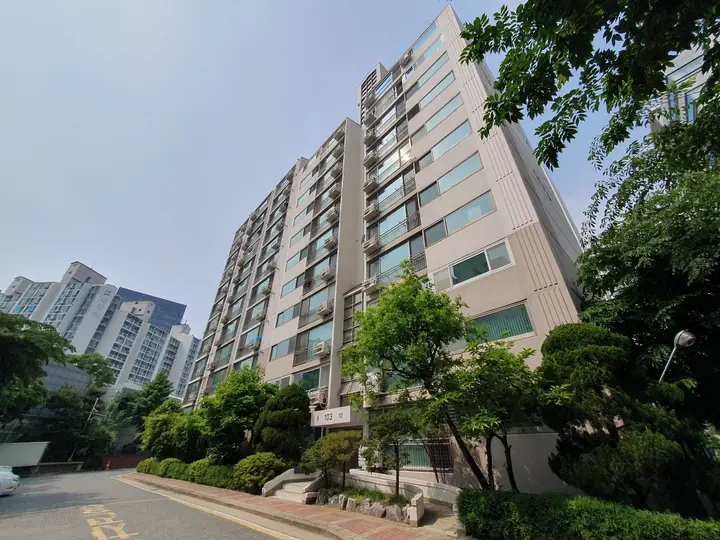 조경수 사이 동 전경