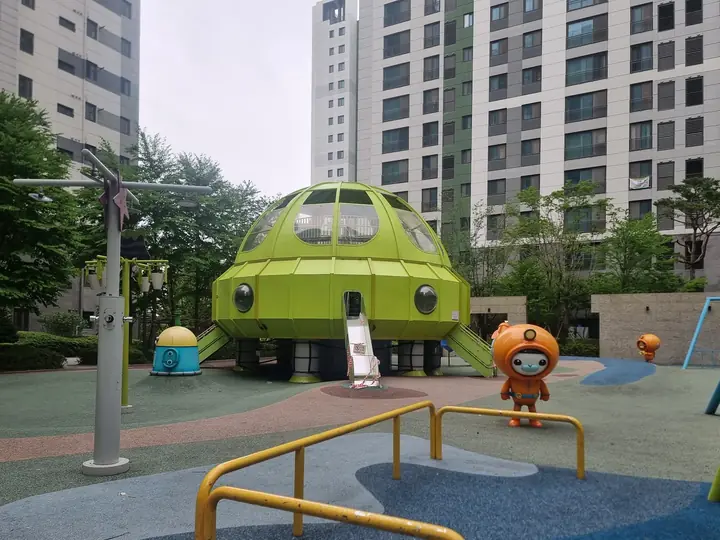 평균대와 UFO 놀이기구