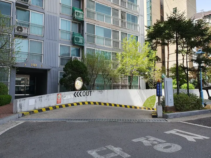 지하주차장 출구