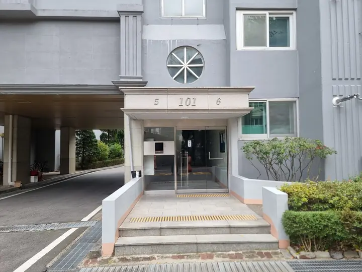 101동 공동현관 출입구