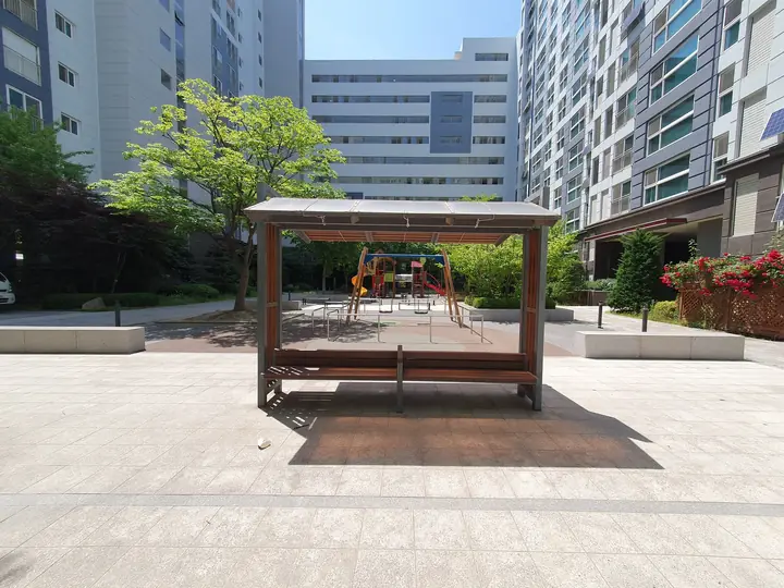 데크 위 목재 정자