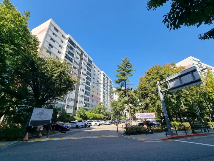 단지안내도와 차량 진출입 게이트
