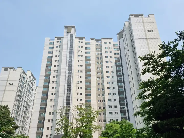 소나무 너머 104·105동