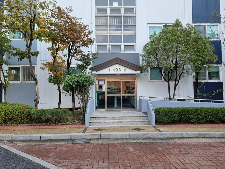 103동 출입구