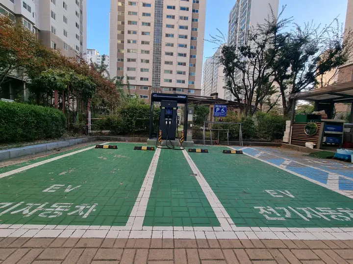 지상 전기차 충전 구역