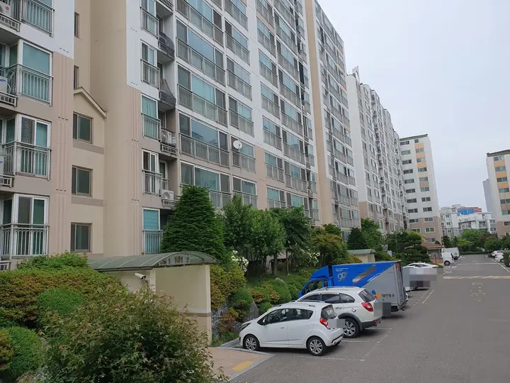 101동과 단지 안 도로