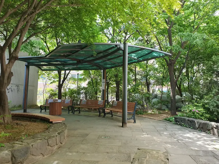 숲길 쉼터