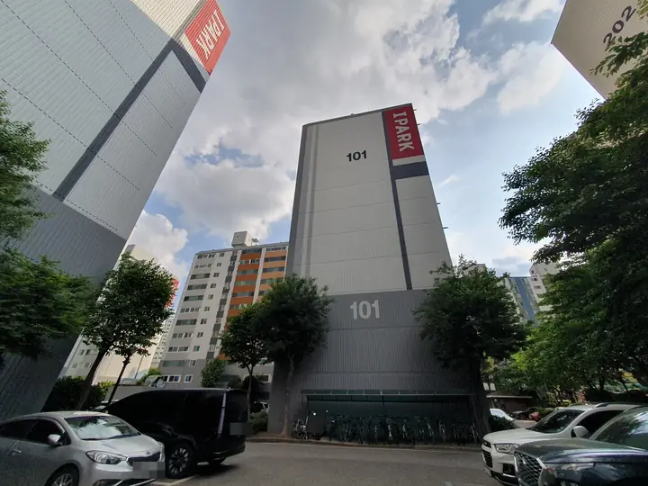 IPARK 로고를 건 101동