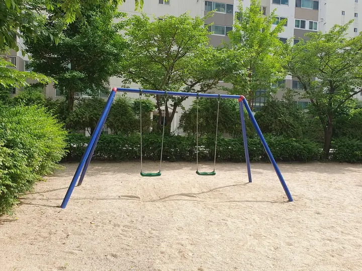 모래밭의 그네