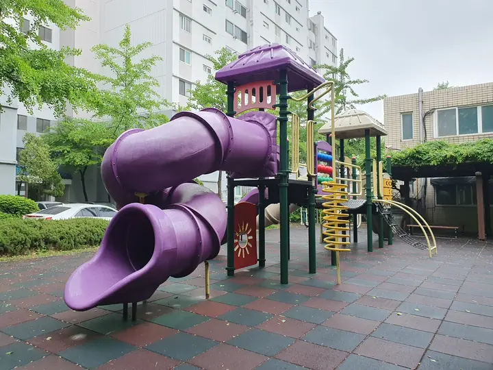 나선 터널 미끄럼틀